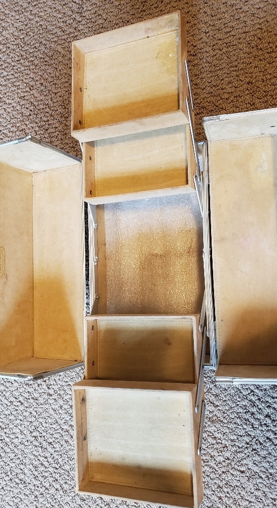Make up box - Picture 3 of 4